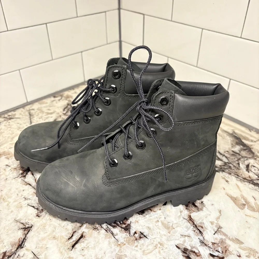 Black timberlands size 3.5